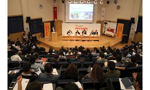 Pegasus Cargo réunit spécialistes du secteur et étudiants à la conférence internationale sur les transports et la logistique
